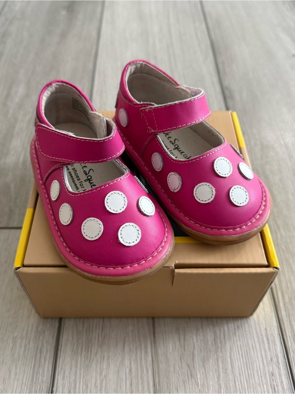 Wee Squeak Toddler Pink Mary Jane Shoes with White Dot Accents Size 7